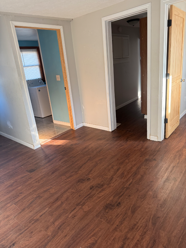 327 W Shaw St - Photo 2 of 5