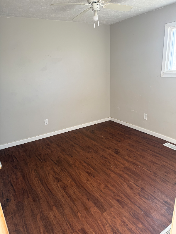 327 W Shaw St - Photo 4 of 5