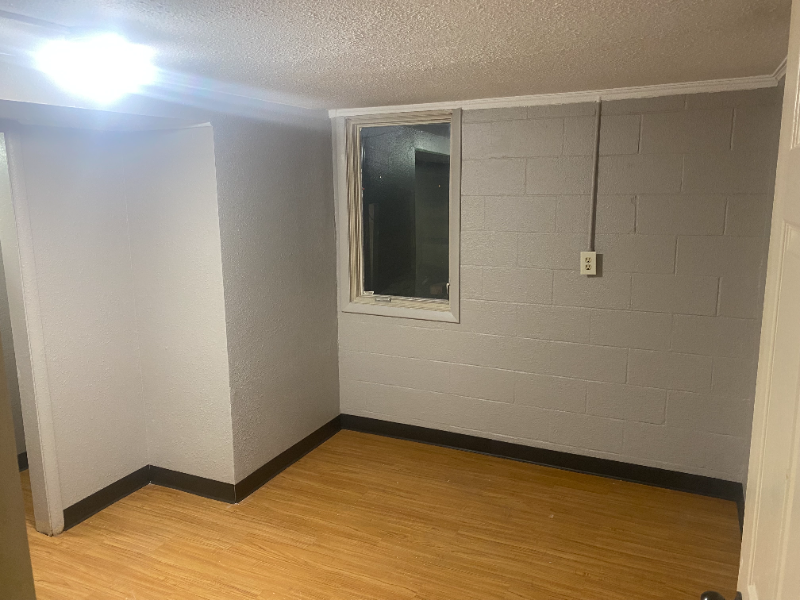 129 Kingsbury Ave #1 - Photo 4 of 6