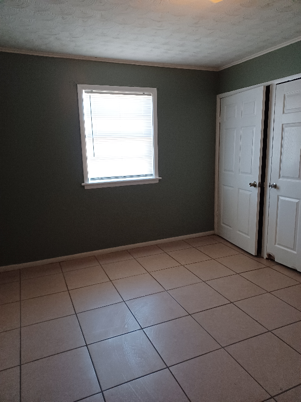 2401 S Linden St #3 - Photo 3 of 8