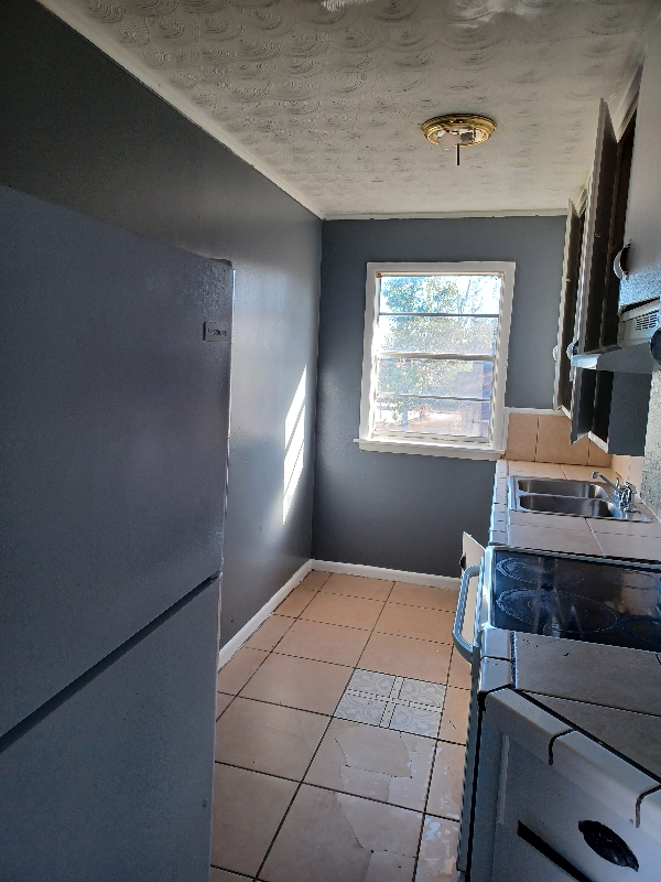 2401 S Linden St #3 - Photo 5 of 8