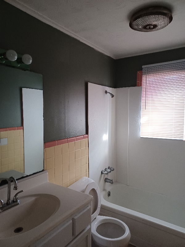 2401 S Linden St #3 - Photo 6 of 8