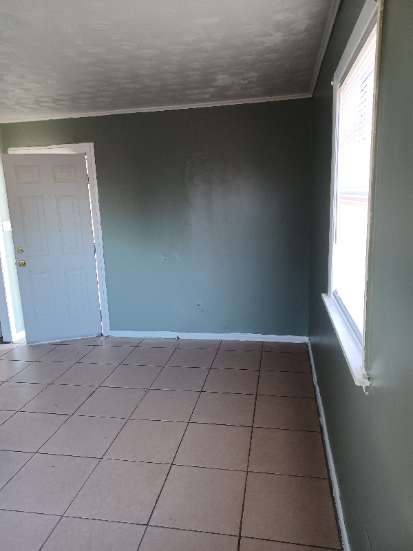 2401 S Linden St #3 - Photo 7 of 8