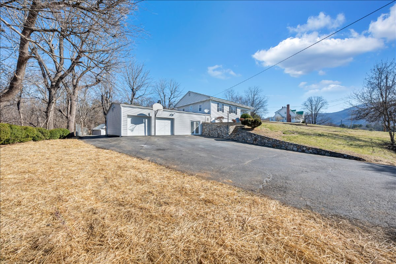 3024 E Ruritan Rd - Photo 3 of 50