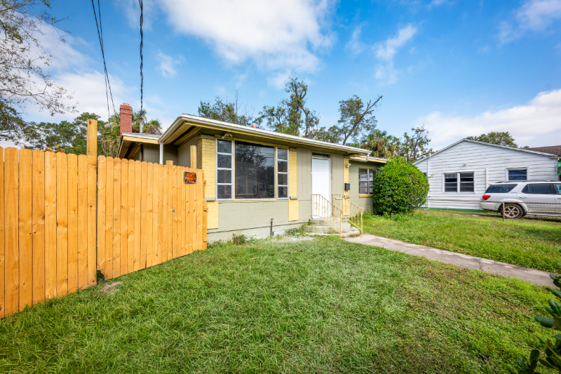 1025 W 25th St - Photo 3 of 19