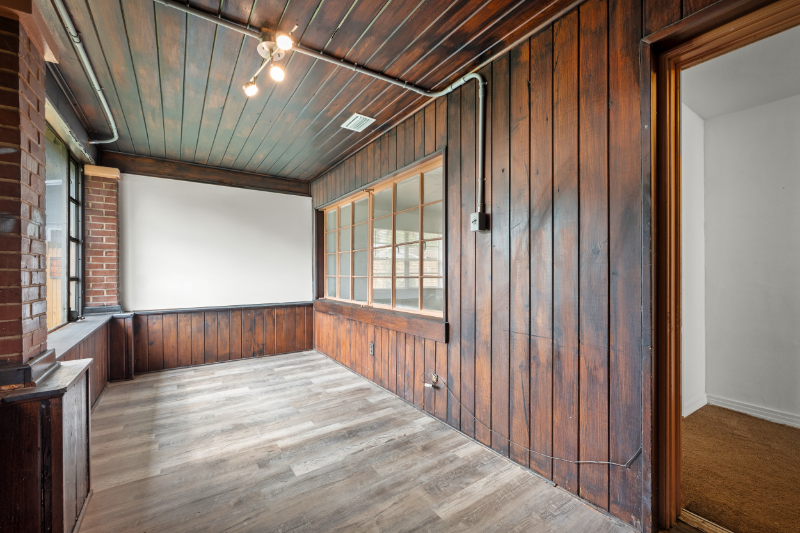 1025 W 25th St - Photo 5 of 19