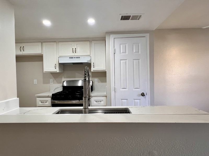 1731 Normandy Pl #70B - Photo 3 of 9