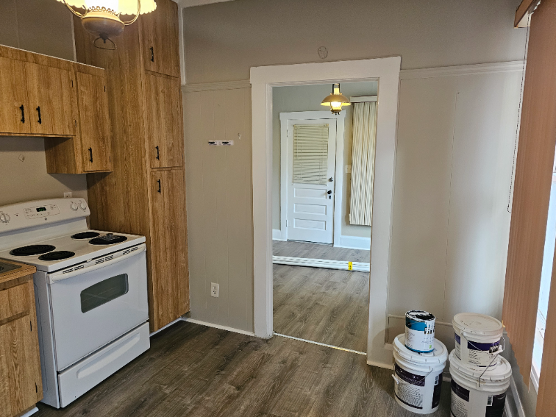 312 S Pine St #EAST - Photo 3 of 10