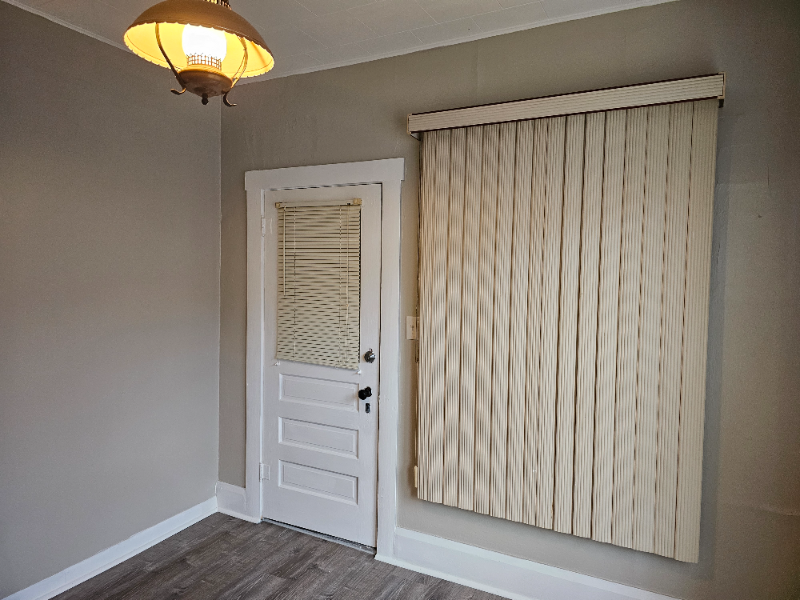 312 S Pine St #EAST - Photo 4 of 10