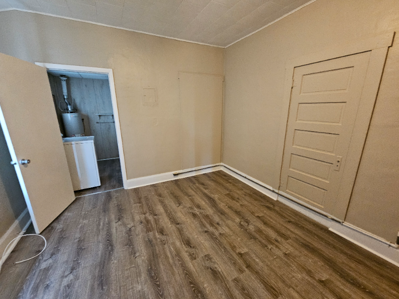 312 S Pine St #EAST - Photo 6 of 10