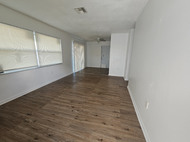 4719 Manatee Dr - Photo 2 of 7