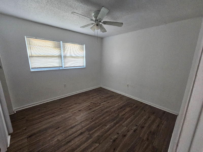 4719 Manatee Dr - Photo 6 of 7