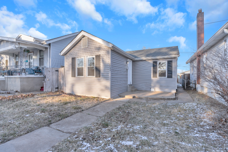 3933 Walsh St - Photo 3 of 16