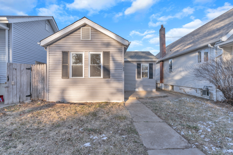 3933 Walsh St - Photo 4 of 16