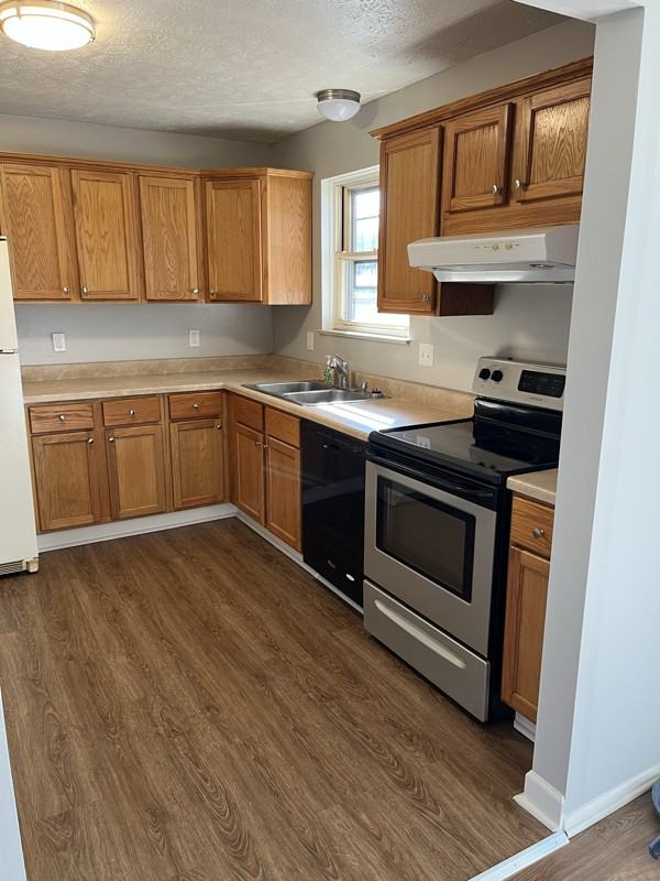 1267 Rosewood Dr Ne - Photo 3 of 20