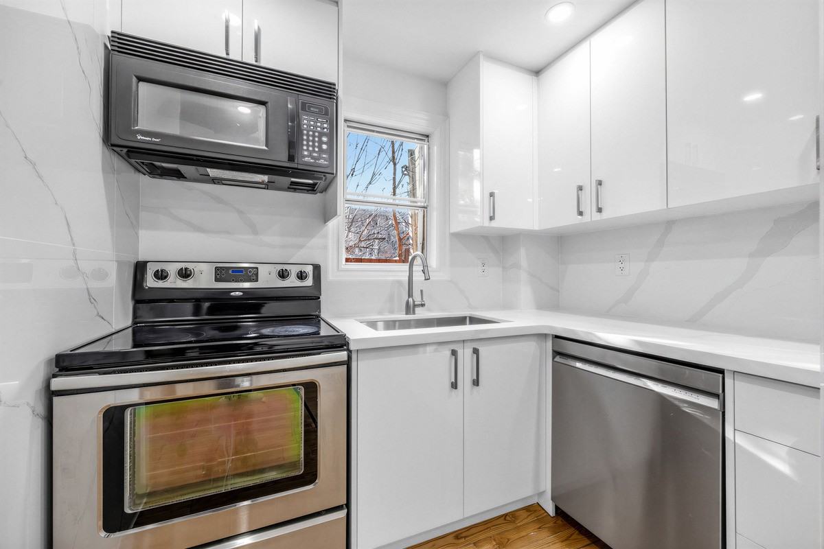 Dufferin St & Briar Hill Ave - Photo 5 of 18