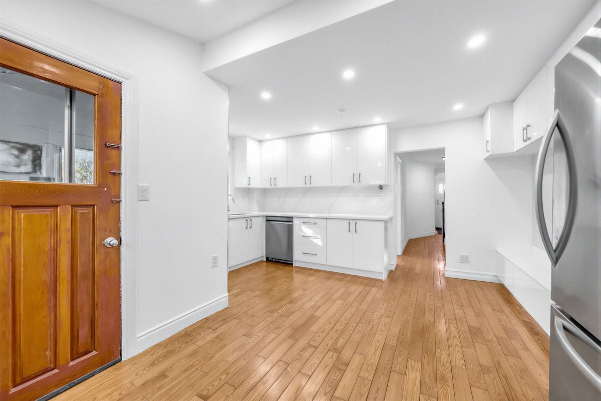 Dufferin St & Briar Hill Ave - Photo 6 of 18