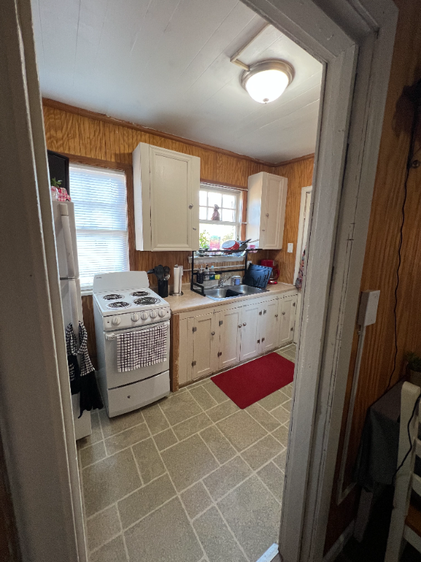 484 S Iowa Ave - Photo 2 of 2