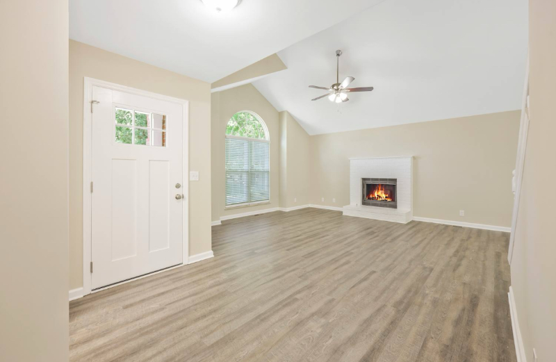 842 Rocky Mountain Pkwy - Photo 2 of 13