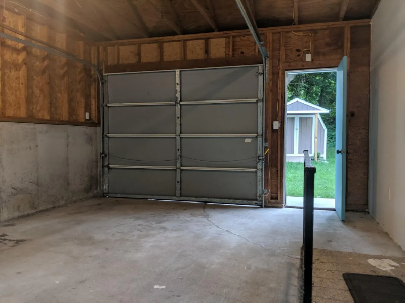 411 Elizabeth St - Photo 3 of 24