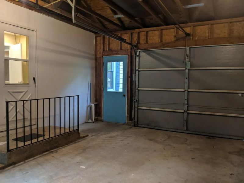 411 Elizabeth St - Photo 4 of 24