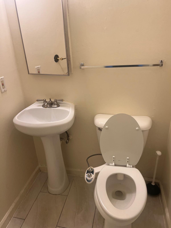 1049 47th St - Photo 3 of 8