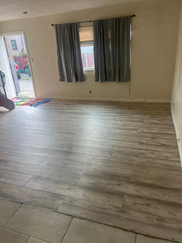 1049 47th St - Photo 4 of 8