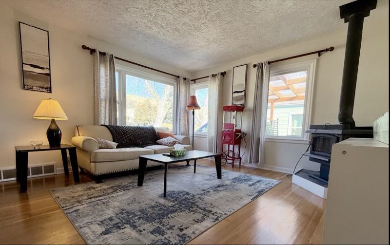 920 Yale Ave - Photo 2 of 13