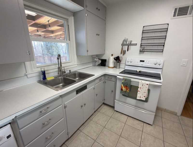 920 Yale Ave - Photo 6 of 13