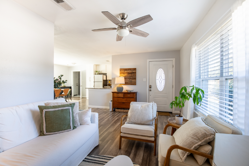 510 W Oak St - Photo 2 of 20