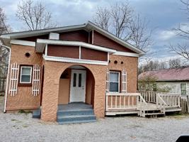 featured image of 830 W 5th St