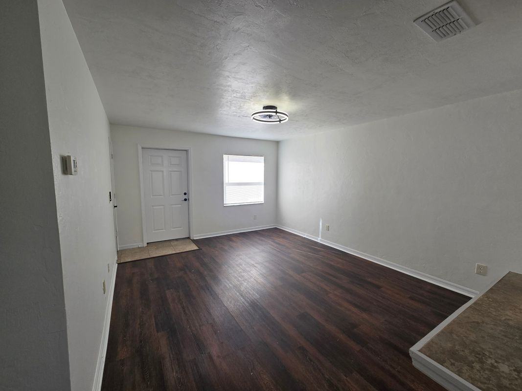 204 Tyres Aly - Photo 4 of 10