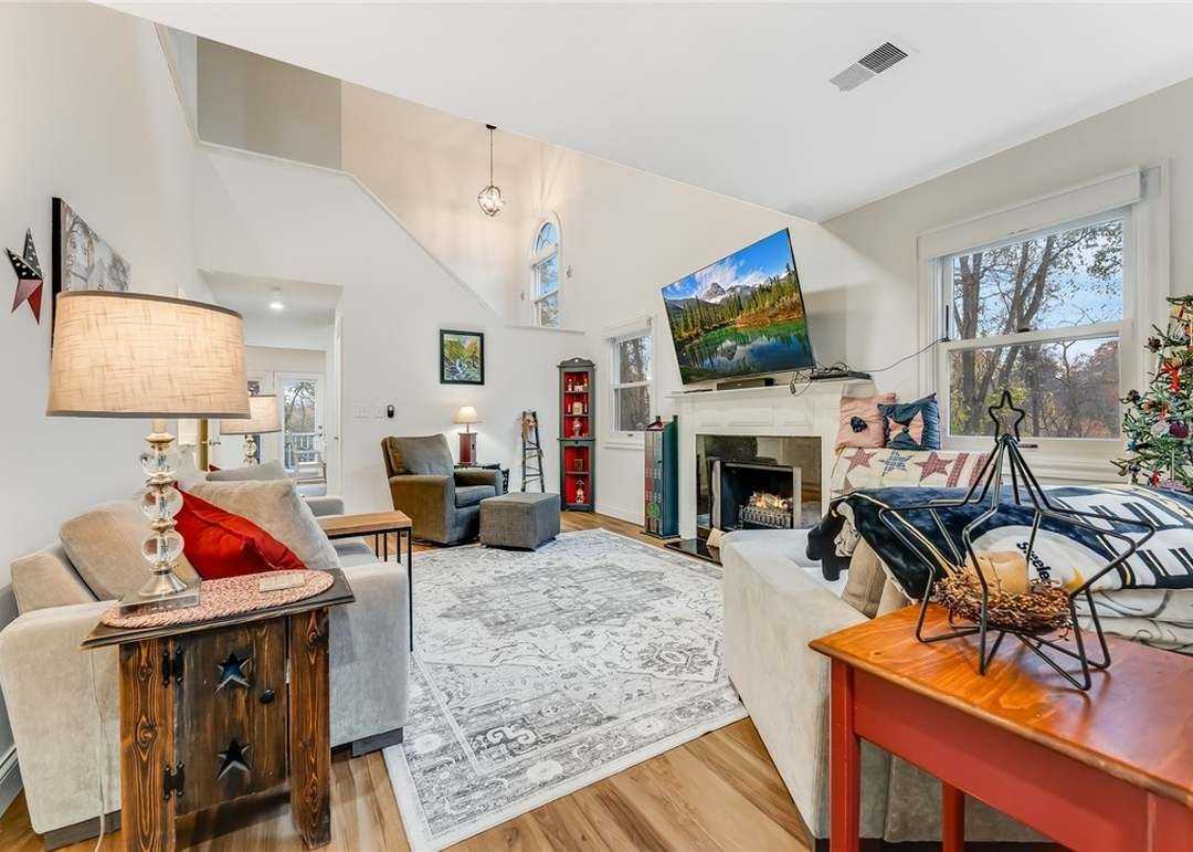 412 Chandler Pl - Photo 3 of 20