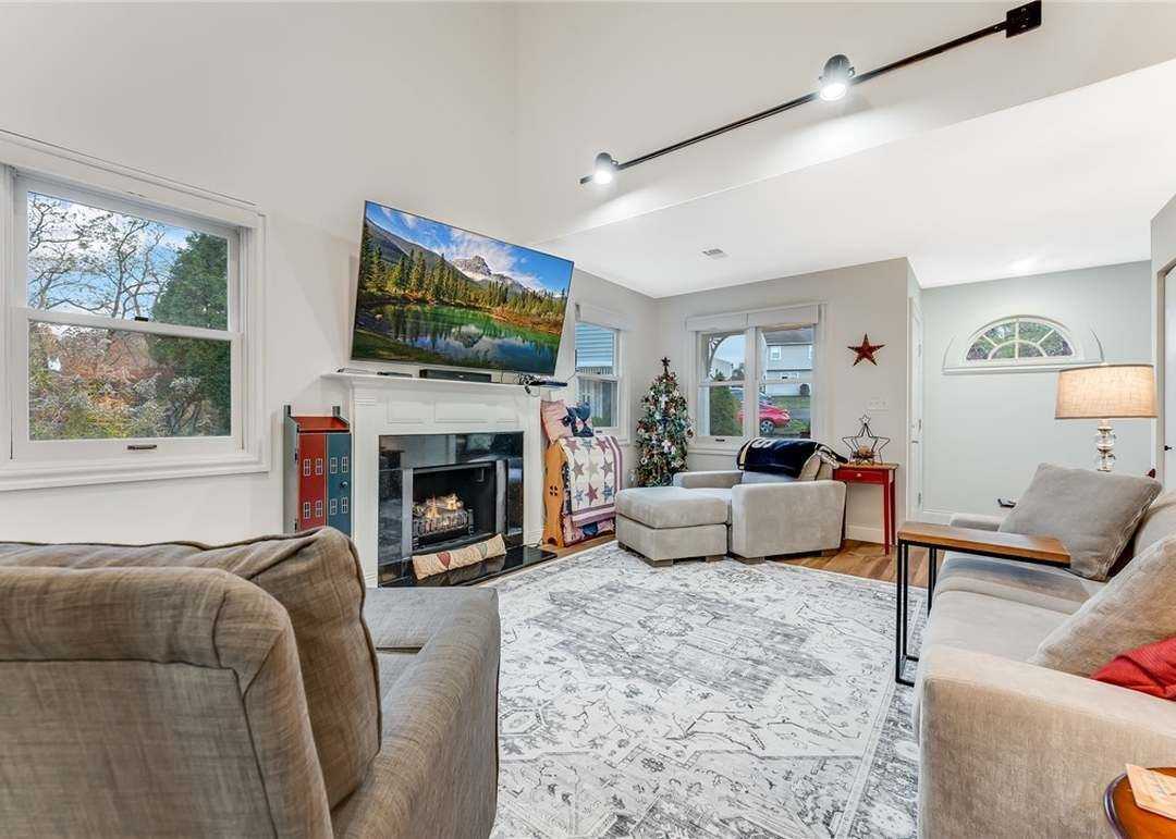 412 Chandler Pl - Photo 4 of 20