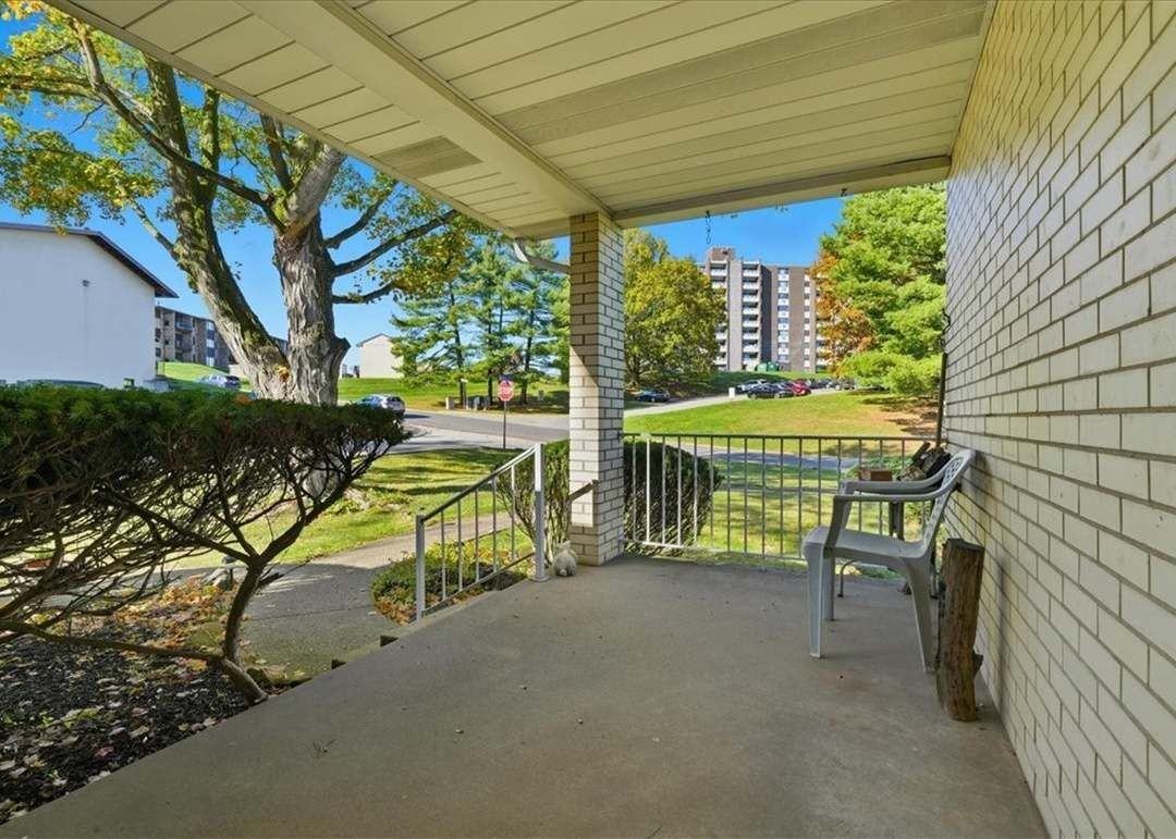 1323 Royal Oak Rd - Photo 2 of 20