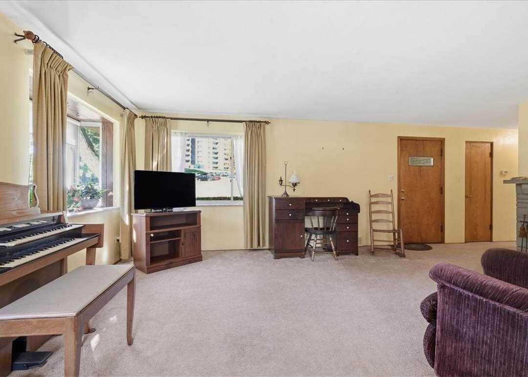 1323 Royal Oak Rd - Photo 4 of 20