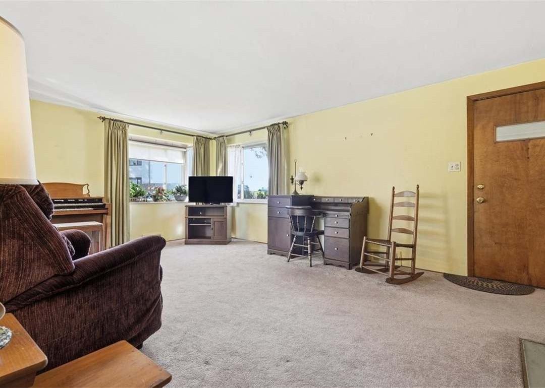 1323 Royal Oak Rd - Photo 5 of 20