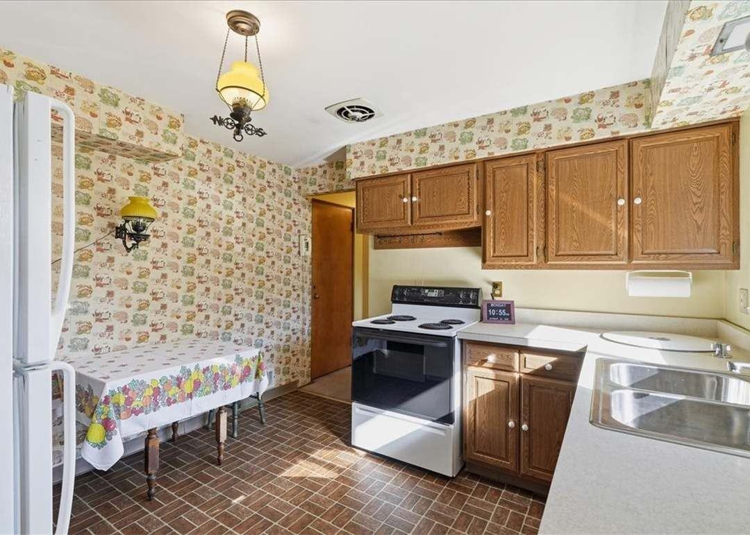 1323 Royal Oak Rd - Photo 7 of 20