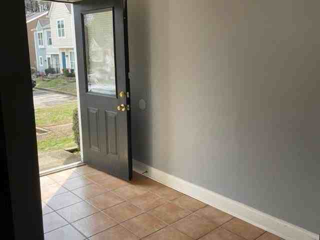 6721 Trafalger Sq - Photo 3 of 13