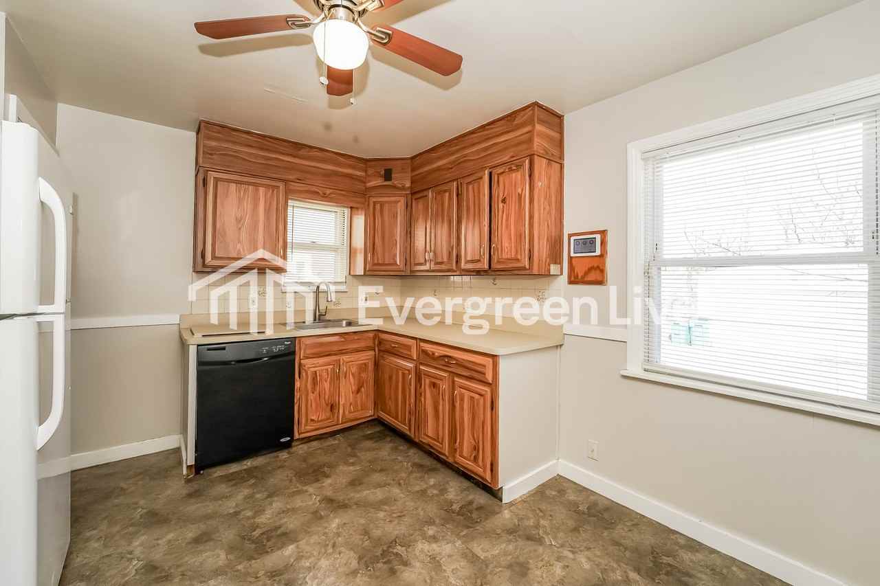 14813 Reddington Ave - Photo 4 of 15