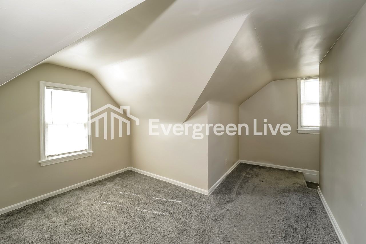 14813 Reddington Ave - Photo 7 of 15