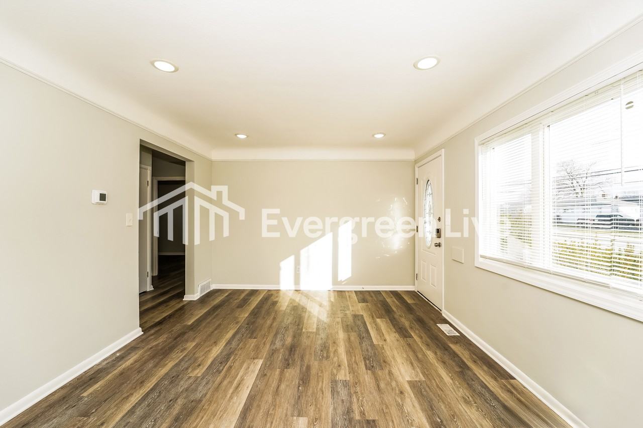 15810 Harrison Dr - Photo 3 of 15