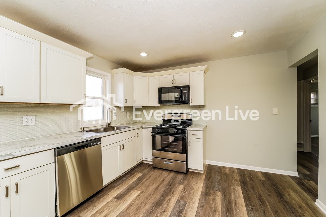 15810 Harrison Dr - Photo 4 of 15