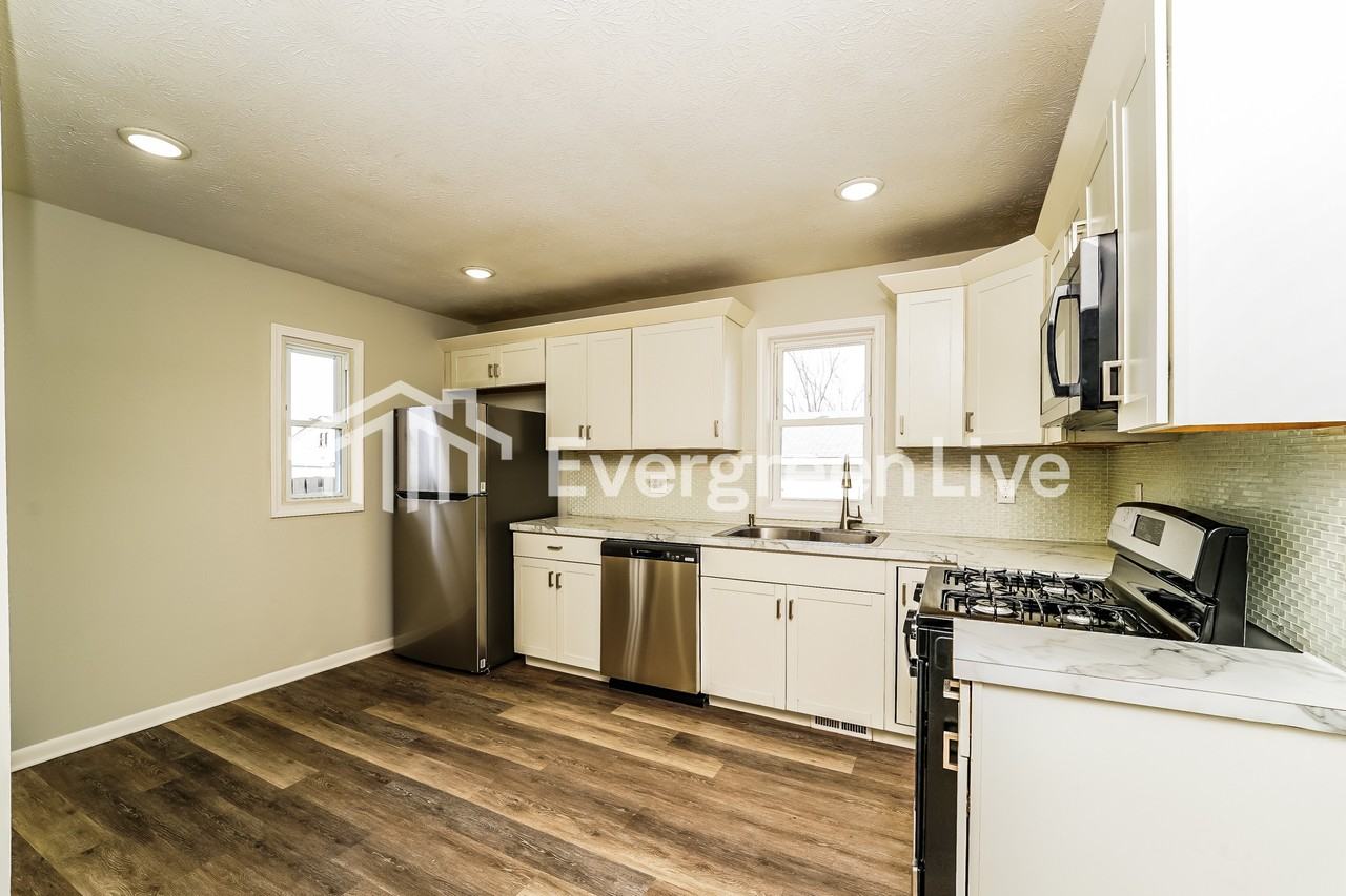 15810 Harrison Dr - Photo 5 of 15