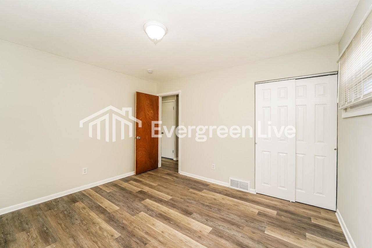 15810 Harrison Dr - Photo 7 of 15