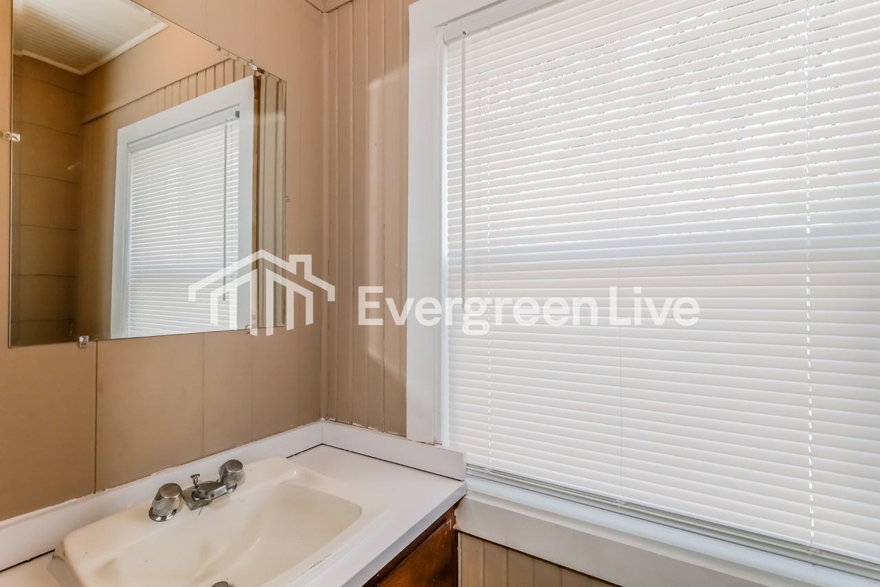 3021 Downing St - Photo 3 of 15