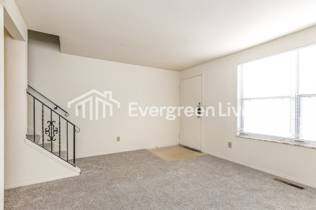 8040 Mount Everest St - Photo 5 of 15