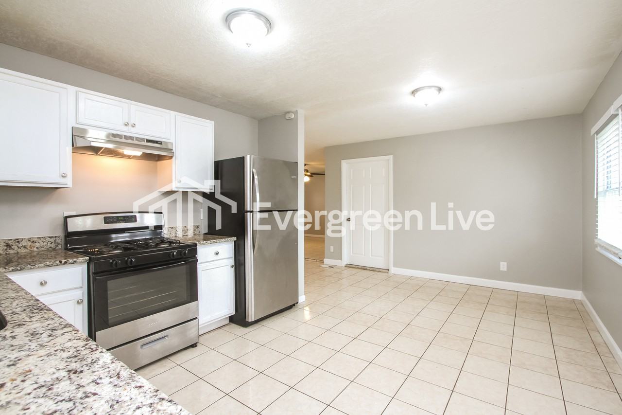 4020 Whitaker Dr - Photo 4 of 15