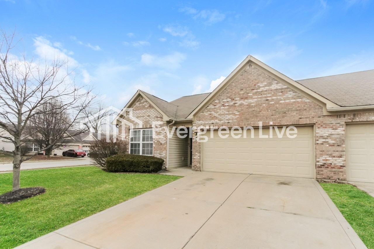 1916 Lisa Walk Dr - Photo 2 of 15