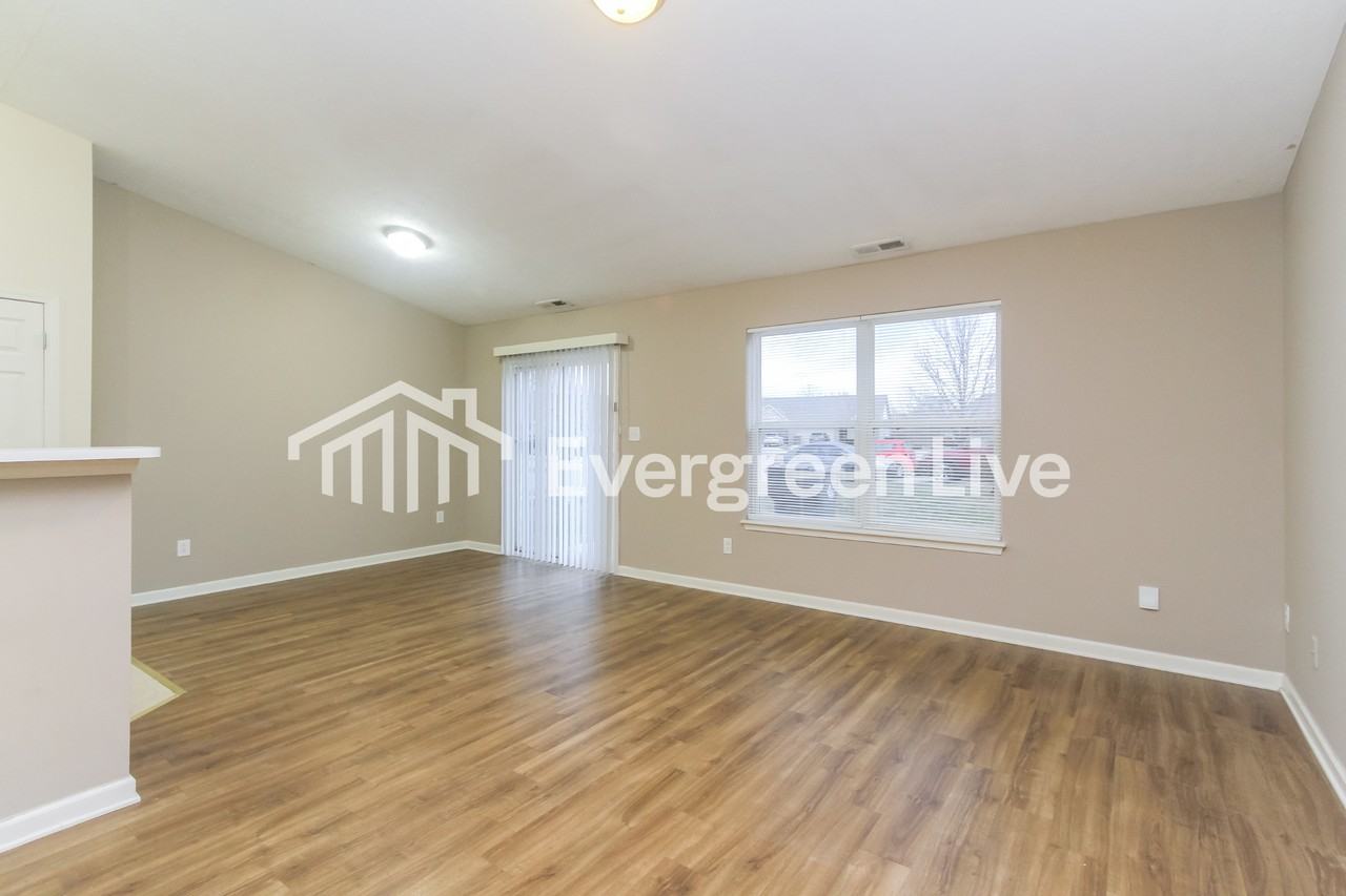 1916 Lisa Walk Dr - Photo 3 of 15